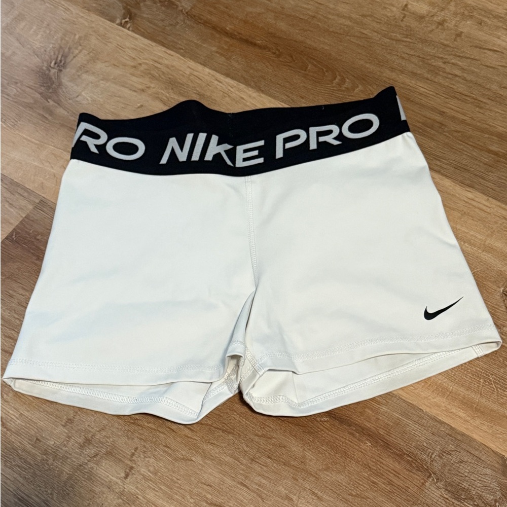 Nike Pro Women's Medium Spandex White Shorts NWOT